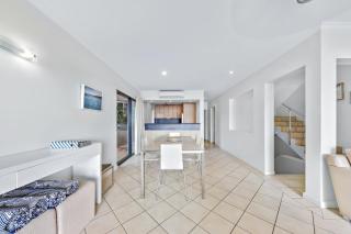 Whitsunday Beachfront Apartment on Broadwater - Airlie Beach - 3