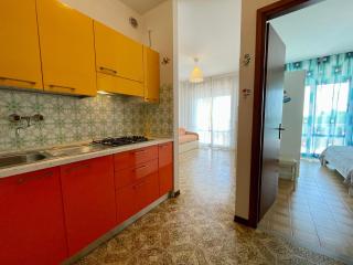Spacious apartment just 200m from the sea - 8