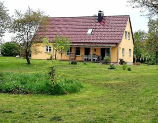 Ostseenahes Ferienhaus mit 3 Schlafzimmern und großem Naturgarten auf 6000 qm -  - 0