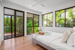 Light Filled Modern Specious Home, Pet friendly in a beautiful area of Byron Bay, short stroll to town - 8