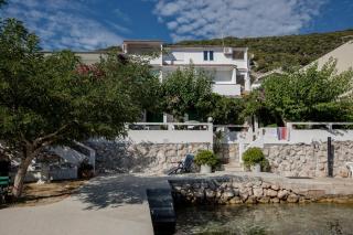 Beachfront Apartment with Seaview - 4
