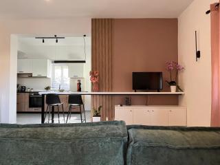 Anna's Apartment - Kato Daratso - 0