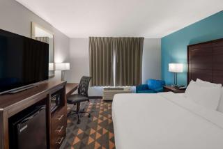 Clarion Pointe Indianapolis Northeast - Castleton - 3
