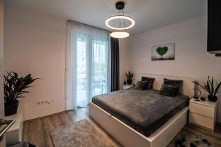 City Apartment, Private Parking and Balcony - 9