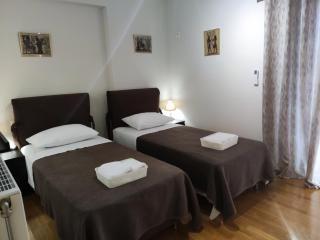 A&J Apartments or Rooms athens airport - 1