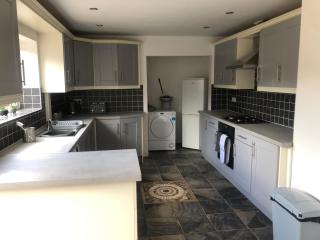 Well presented 3 Bed House- 9 Guests - Great for Leisure stays or Contractors -NG8 postcode - 2