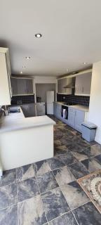 Well presented 3 Bed House- 9 Guests - Great for Leisure stays or Contractors -NG8 postcode - Nottingham - 9