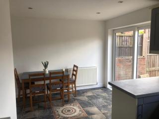 Well presented 3 Bed House- 9 Guests - Great for Leisure stays or Contractors -NG8 postcode - Nottingham - 1