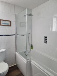 The Hut Wales - A Sea Front Inn - Holyhead - 3