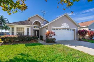 South Facing Pool with Stunning Lake View - Family Friendly Home - Nr Disney - Kissimmee - 4