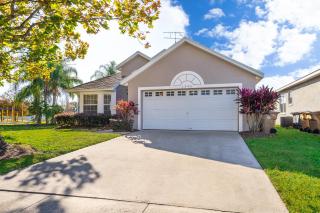 South Facing Pool with Stunning Lake View - Family Friendly Home - Nr Disney - 3