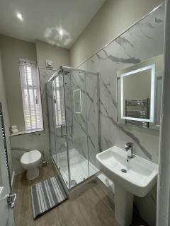 Luxury 2 Bedroom Cottage - 4