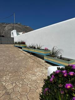 Studio Nirvana - Fira - 1