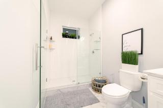 The East Rock, 4BR, On-site Parking, Washer & Dryer, Walk to Yale - New Haven - 3
