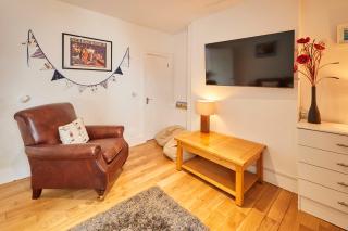 Host & Stay - The Hideaway - 4