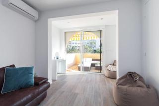 Haven of Peace 1-Br Terrace with Sea View & Pool - Cannes - 3