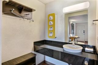 Motel 6-Oakland, CA - Embarcadero - Oakland - 1