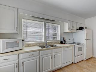 Coops Retreat Unit B - Tybee Island - 7