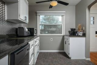Parma Home w/ Hot Tub and Arcade room! - Parma - 8