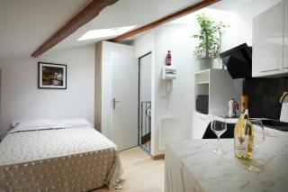 Art Lovers Apart Third Floor - 6