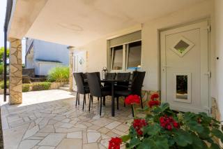 Apartment Martina by El-Pi Tours - Vantačići - 1