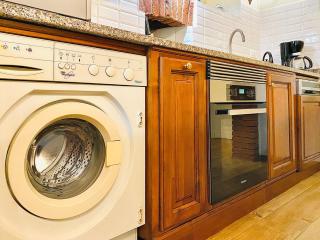 Exquisitely renovated and centrally located apartment with free parking - Turim - 4