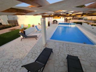 Holidayhouse Alirio with heated pool. - 8