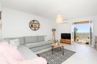 Clara YourHostHelper - 5