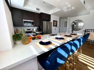 Luxury K-Town Dwelling with private rooftop deck. - 9