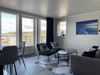 Luxurious cabin by the waterfront - 1