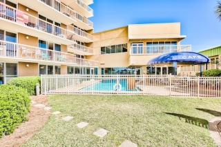 Pelican Beach Resort-Walkout Unit-On the Beach - 3