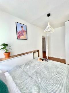 oompH Modern Apartment with Balcony - 4