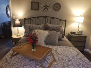 Eclectic Abode - Cleveland - 3