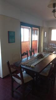 Duplex con 2 balcones Hermoso Duplex en el centro de Pinamar a 2 cuadras de la avenida principal Bunge AVISO IMPORTANTE No es un hotel con 24 hs de atención reservar con 3 días de anticipación mínimo No cuenta con calefacción - 2