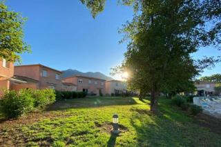 Villa avec terrasse et vue piscine, proche plage - 8
