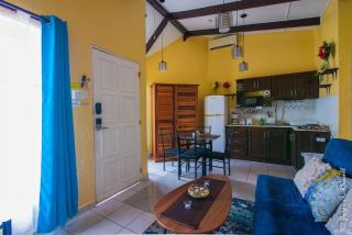 Centrally located in Jaco, walk to beach, beautiful pool! Each Villa Paradise is 1bd 1bath Condo Units sleep 5 or book both units and open connecting door for 10 ppl- Paradise Found! - Jacó - 2