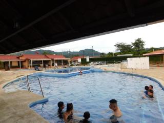 Centrally located in Jaco, walk to beach, beautiful pool! Each Villa Paradise is 1bd 1bath Condo Units sleep 5 or book both units and open connecting door for 10 ppl- Paradise Found! - Jacó - 9