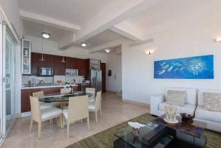 Luxury Apartment: Colonial Oasis - 8
