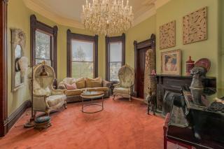 Pinc Lady Mansion - 1