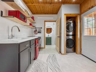 Guest Suite-Hot Tub-Close to Town - 9