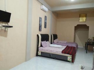 FURQAN GUEST HOUSE Family - 9