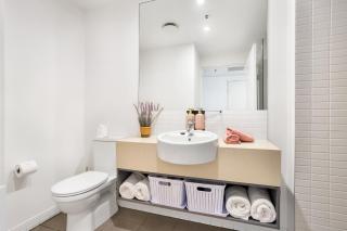 Marina View Queen Bed Studio Apartment Pool & Gym - Cairns - 7