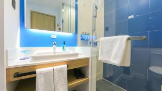 Holiday Inn Express Shanghai Pudong Airport by IHG - Shanghai - 1