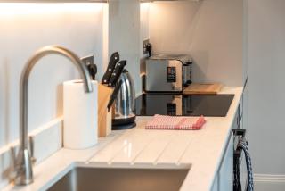 Apartment Nine Staines Upon Thames - Free Parking - Heathrow - Thorpe Park - 7