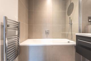 Apartment Nine Staines Upon Thames - Free Parking - Heathrow - Thorpe Park - 6