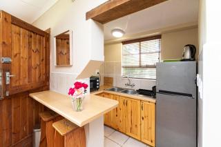 Lowestoffe Country Lodge - Walnut - 4