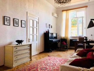 Impeccable 2-Bed Apartment in Central Tbilisi - Tbilisi - 0