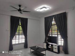 NEW 55 Homestay Corner Lot Spacious House in Bukit Bakri Muar - Muar - 1
