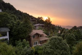 SaffronStays Plaksha - 2BR pet-friendly homestay with Himalayan views, verandah dining & bonfire near Chauli ki Jali - 6