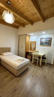 Laura Room’s - Saranda - 6